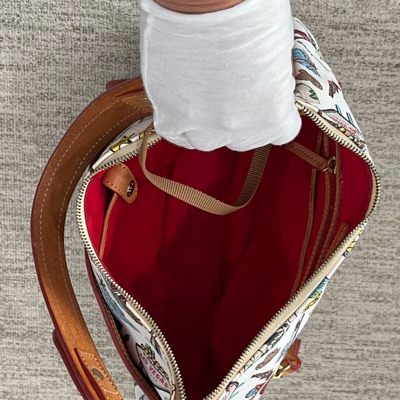 LIVE: Dooney and Bourke Fun, cheerful and colorful Americana - Picture 6 of 7